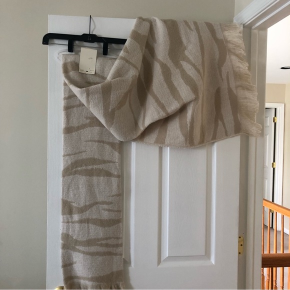 *****SOLD******Brushed Blanket Scarf/Shawl- NWT - Picture 7 of 12